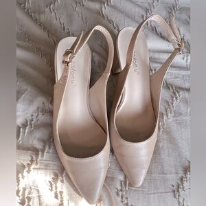 Elegant beige heel